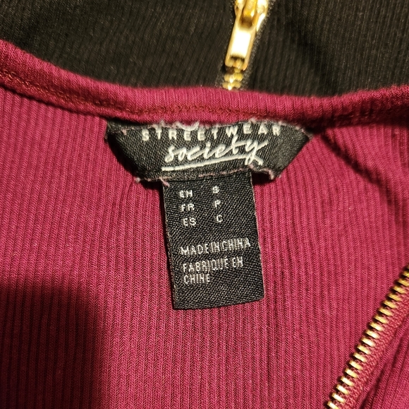 Sm Burgundy Tank top w/ adjustable zipper - Picture 4 of 5